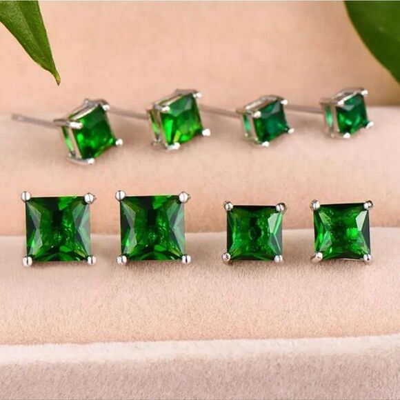 Green Natural Zircon Stud Push Back Earrings on 925 Sterling Silver - Picture 4 of 12